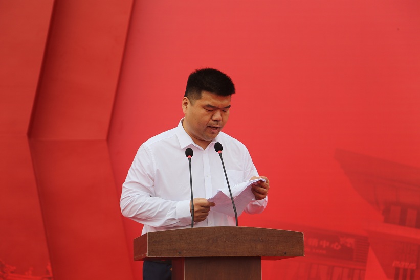 藥都集團(tuán)總經(jīng)理、安國(guó)市中藥協(xié)會(huì)會(huì)長(zhǎng)李龍受邀出席安國(guó)市中藥材批發(fā)交易市場(chǎng)開業(yè)慶典并作致辭